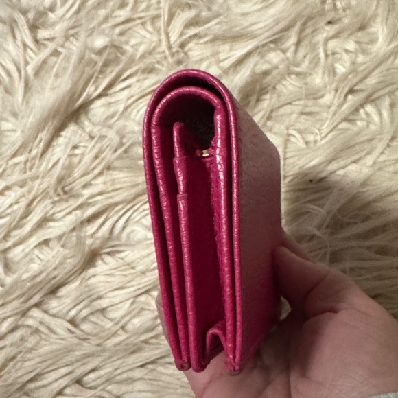 Gucci Fuchsia Compact Leather Wallet - Picture 3 of 15